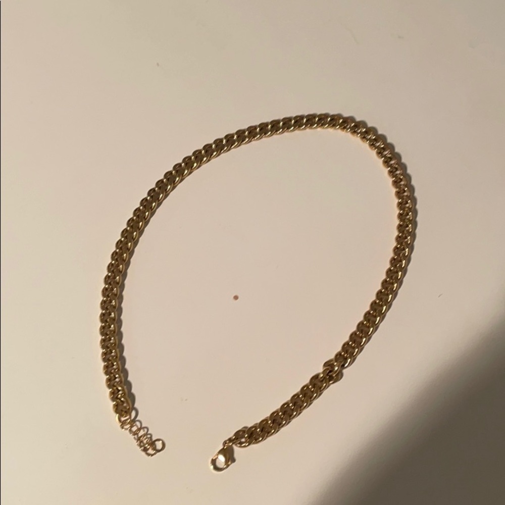 Gold chain necklace